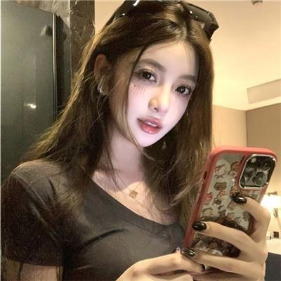 穿盔甲的少女